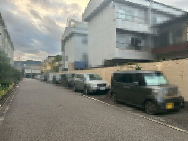 メゾン神足２号棟の駐車場|敷地内駐車場がございます（空き状況については要確認）
月額5000円です。