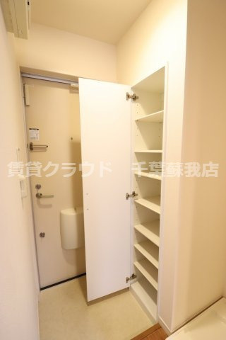 リブリ・ル・シャドールの収納|シューズボックス