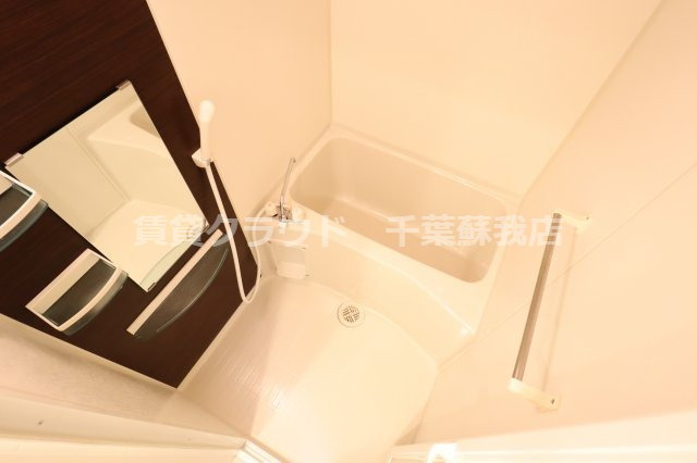 リブリ・ル・シャドールの浴室|アクセントパネルがシックで落ち着いた雰囲気の浴室です！