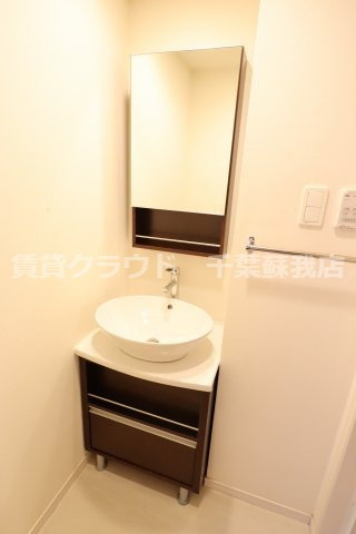 リブリ・ル・シャドールの洗面所|デザインがおしゃれな独立洗面台です！