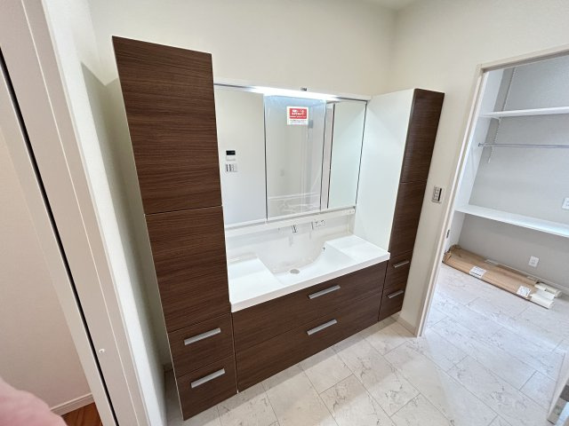 神戸市垂水区学が丘４丁目戸建の独立洗面台