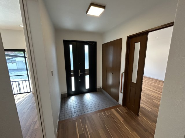 神戸市垂水区学が丘４丁目戸建の玄関