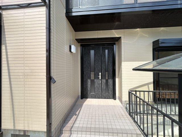 神戸市垂水区学が丘４丁目戸建の玄関