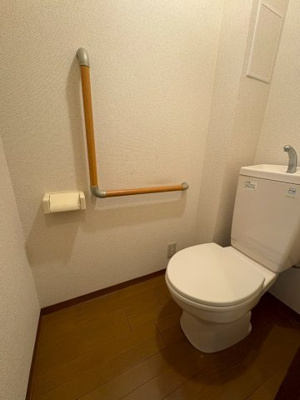 【トイレ】 | パレス南塚口1号棟 | 壁のクロスが落ち着いた雰囲気のトイレです。