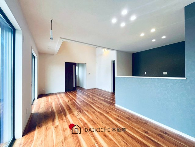 【居間・リビング】 | 加須市下高柳第11期　ワイウッドコート　新築戸建　全12棟　12号棟