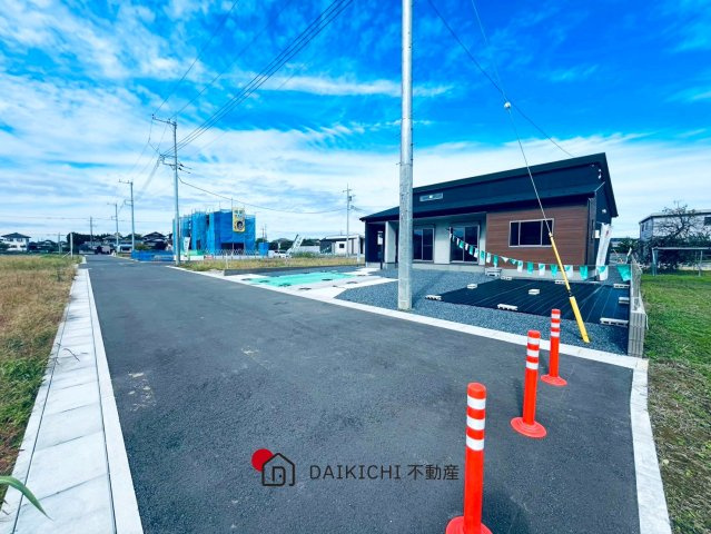 【前面道路含む現地写真】 | 加須市下高柳第11期　ワイウッドコート　新築戸建　全12棟　12号棟