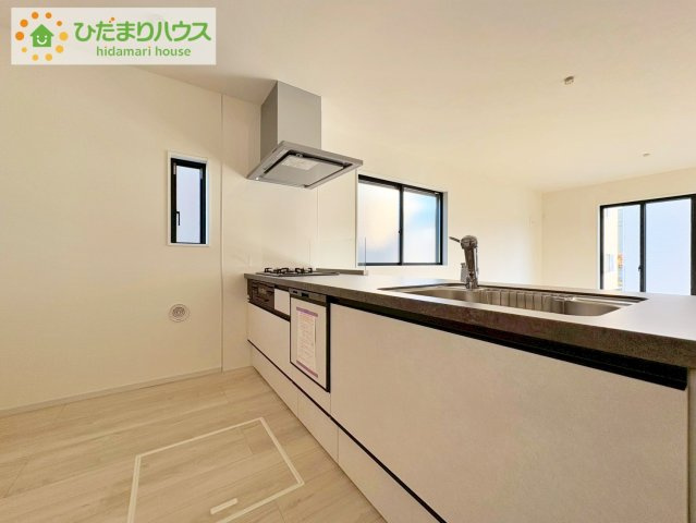 日立市大久保町1期　新築戸建　3号棟のキッチン|料理をしながらでも、ご家族との会話を楽しめる対面式キッチン♪