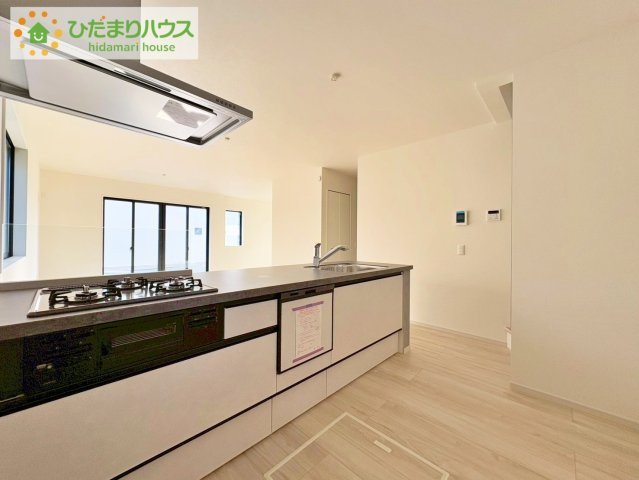 日立市大久保町1期　新築戸建　3号棟のキッチン|お子様とお料理するにもゆとりがあります♪傷がつきにくいのも特徴♪