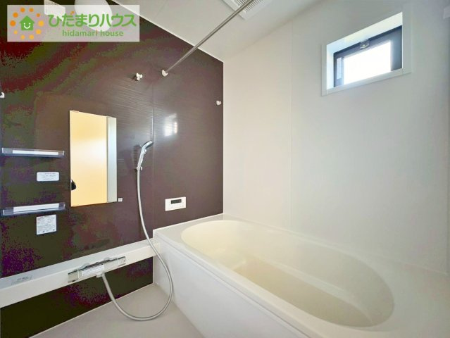 日立市大久保町1期　新築戸建　3号棟の浴室|"何歳まで一緒に入ってくれるだろうか・・・。
広いお風呂は、お子様と一緒に入るバスタイムがより楽しくなります。"