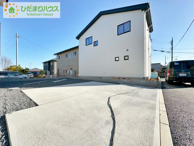 日立市大久保町1期　新築戸建　3号棟の駐車場|ゆったりとしたカースペースで、ファミリーカーや軽自動車もラクラク駐車出来ますね♪