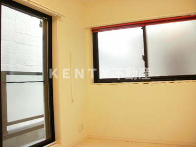 【内装】 | アニール | 明るい室内です