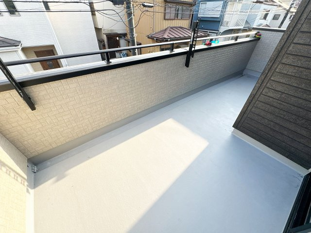 【バルコニー】 | 富士見市渡戸1丁目　新築一戸建住宅　全1棟　(ふじみ野店) | 洗濯物を干しやすい広々としたバルコニーです！