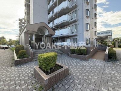 【エントランス】 | コーポレート中央林間1号棟 | 画像は1号棟のものです。