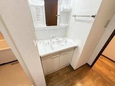 【洗面所】 | コーポレート中央林間1号棟 | 画像は1号棟703号室のものです。設備・間取りがサイト情報と現況に違いがある場合、現況優先。