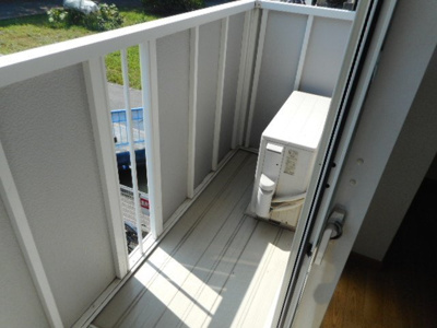 【バルコニー】 | シャン・ド・フルールⅠ | お洗濯にも便利なバルコニー付き