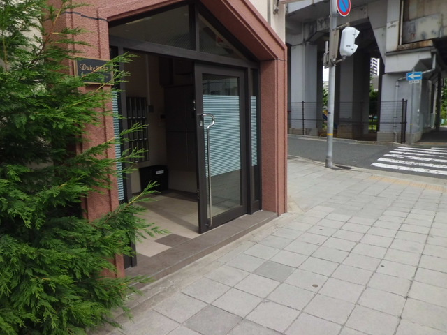 DUKE御影のエントランス