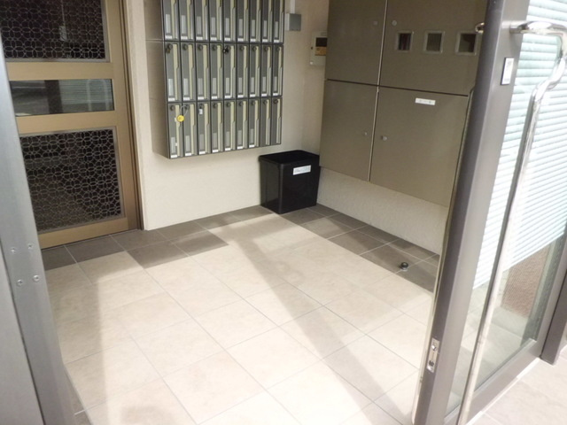 DUKE御影のエントランス