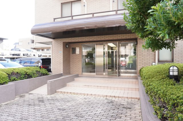 カルム草加弐番館のエントランス