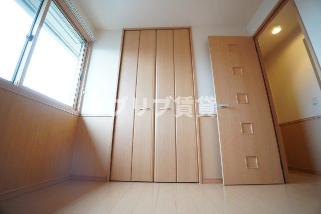 コモドカーサの洋室