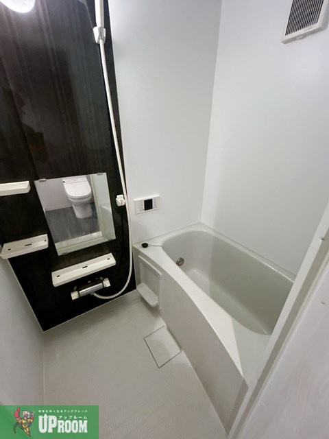 アドラブール新守山の浴室