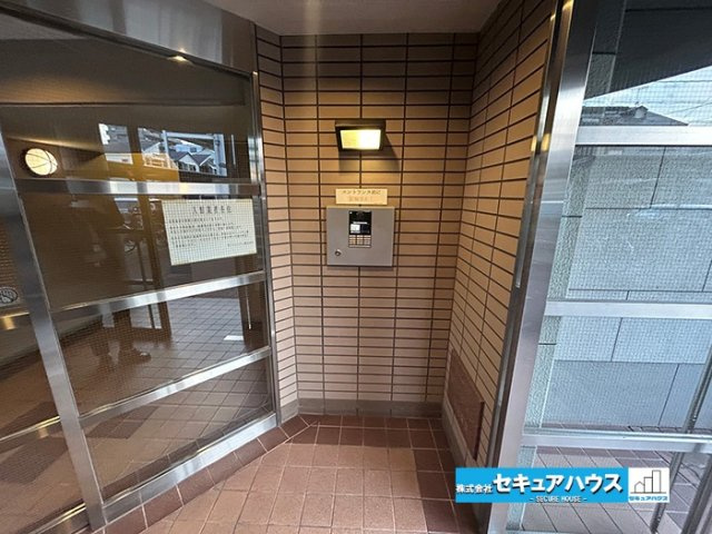 宝マンション道徳東第3のエントランス|事前予約にて現地ご見学いただけます！お気軽にお問い合わせください♪
■株式会社　セキュアハウス　豊明支店■
住宅ローンに強く、知識、経験豊富なスタッフ在籍
お客様に寄り添い、ご成約後もサポート致します