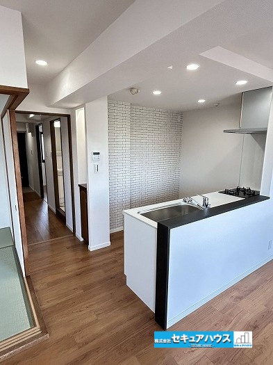 【中古マンション】宝マンション道徳東第3のキッチン|【キッチンイメージ】
◆同時にたくさんの料理が調理できる。「焼く・蒸す・煮る」の工程を同時進行で進めることができるので、料理を素早く作ることができます。育児でバタバタ忙しいママに嬉しい♪