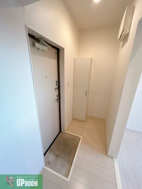 アドラブール新守山の玄関