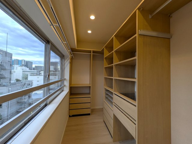 レトロマンション逆にオシャレな【コープ高輪】の収納|専用の収納スペースです