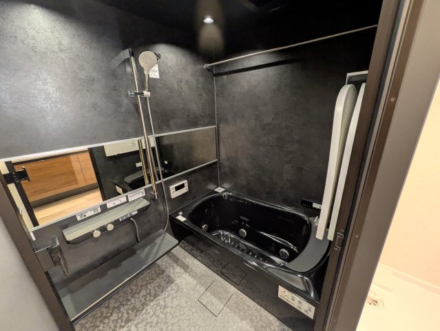 レトロマンション逆にオシャレな【コープ高輪】の浴室|ゆったり過ごせるお風呂です