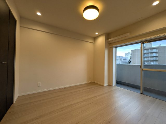 レトロマンション逆にオシャレな【コープ高輪】の洋室|スタンダードな洋室です