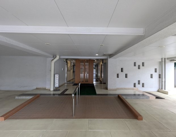 レトロマンション逆にオシャレな【コープ高輪】のロビー