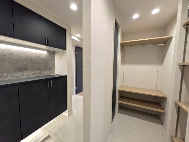 レトロマンション逆にオシャレな【コープ高輪】の収納|専用の収納スペースです