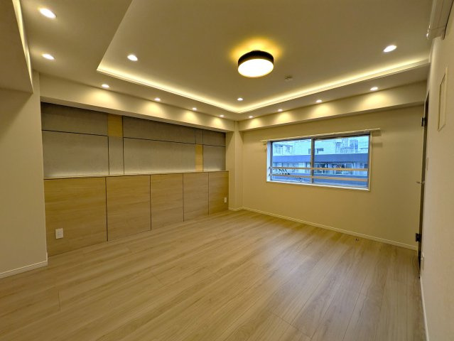 レトロマンション逆にオシャレな【コープ高輪】の洋室|個人の部屋や寝室として使える洋室です