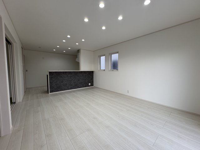 【居間・リビング】 | 深谷市下手計　新築戸建　全２区画　１号棟 | 1号棟