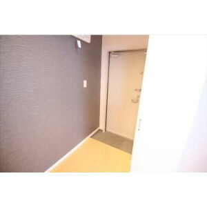 クレフラスト新守山駅前B棟の玄関