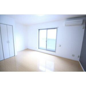 クレフラスト新守山駅前B棟の居間・リビング