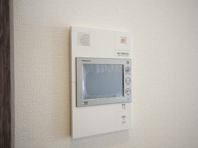 【セキュリティ】 | プレサンス東三国エンブレイス | モニター付きインターホンです