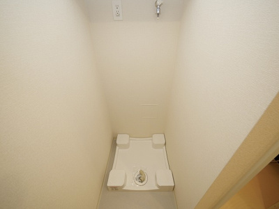 【設備】 | プレサンス東三国エンブレイス | 洗濯機置き場です