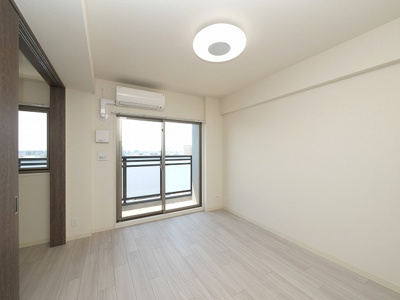 【居間・リビング】 | プレサンス東三国エンブレイス | こちらのリビングで趣味の時間をお楽しみください