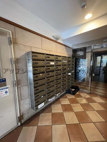 ロイヤルグリーン本郷のその他共用部分|メールボックス