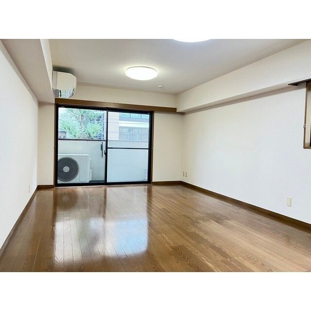 ロイヤルグリーン本郷の居間・リビング|洋室※別室参考写真