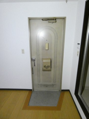 フォーブル中野の玄関