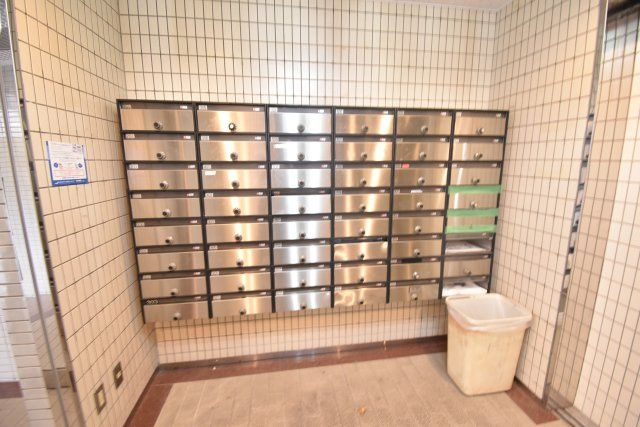 シャトー波除のロビー