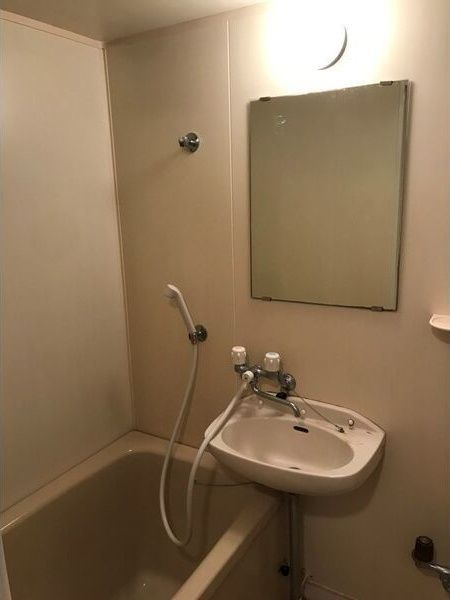 シャトー波除の洗面所