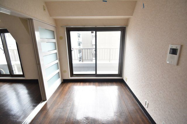 シャトー波除の洋室