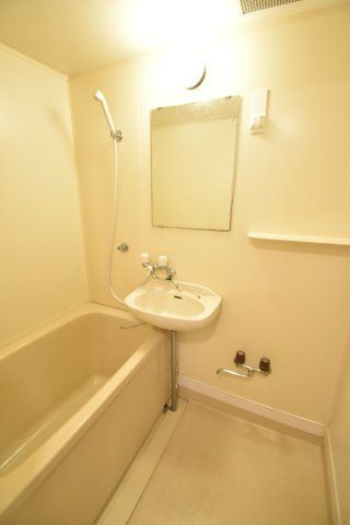 シャトー波除の浴室