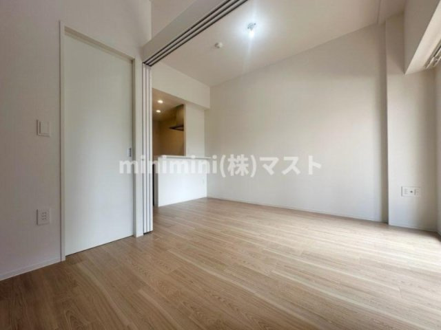 セレニテ夕陽丘エクラの洋室|お部屋によってカラーバリエーションが異なります