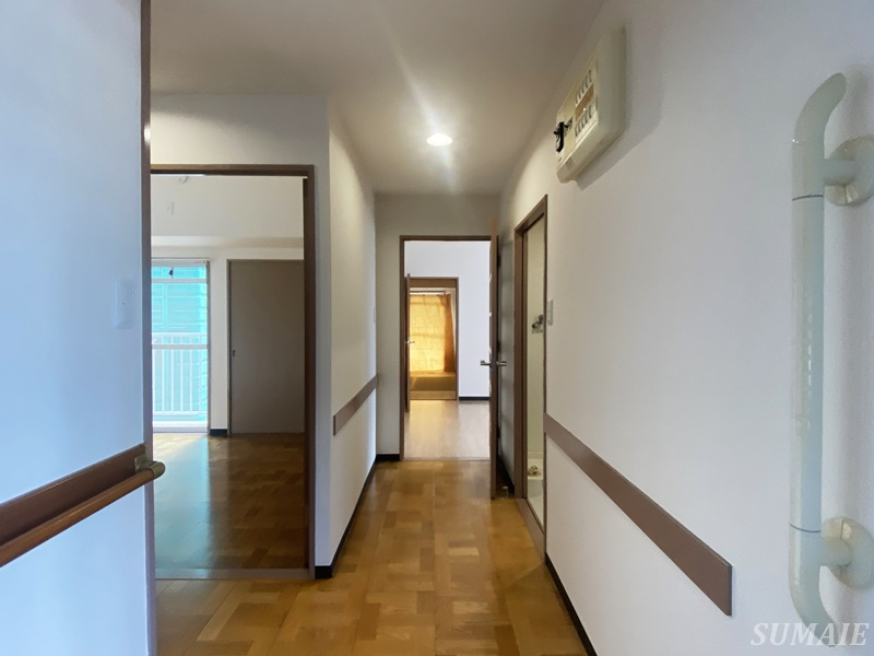 クラウンプラザの内装|広々とした廊下です☆