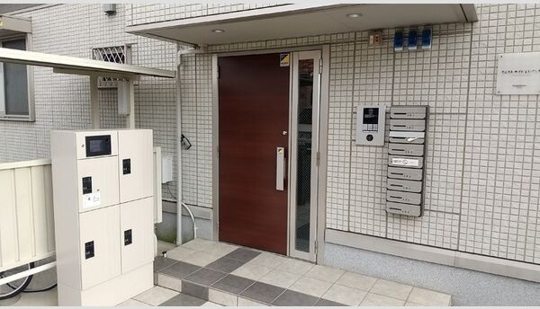 ウエスト サイド レジデンスのエントランス