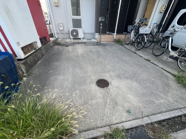 リヴェールチエⅡの駐車場